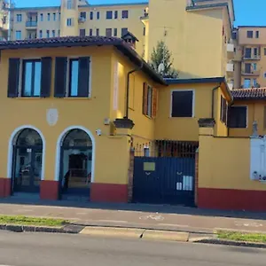 https://corte-della-varesina.it-lombardy.com