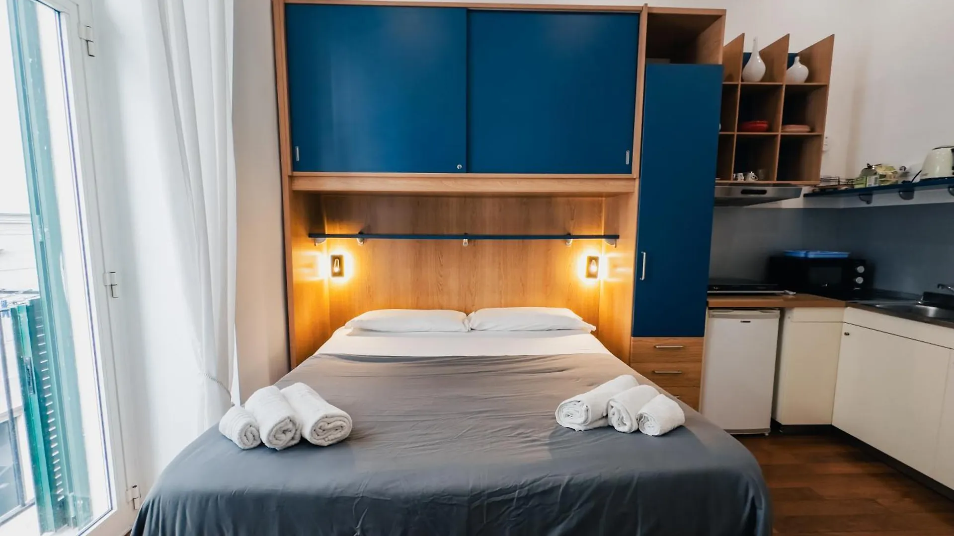 Ale & Tizy House Bed & Breakfast Naples Italy